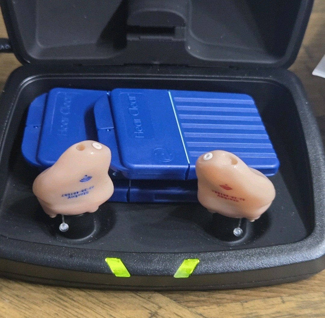 Starkey Livio Edge AI Rechargeable Hearing Aids Charging Case READ FULLY DEFECTS