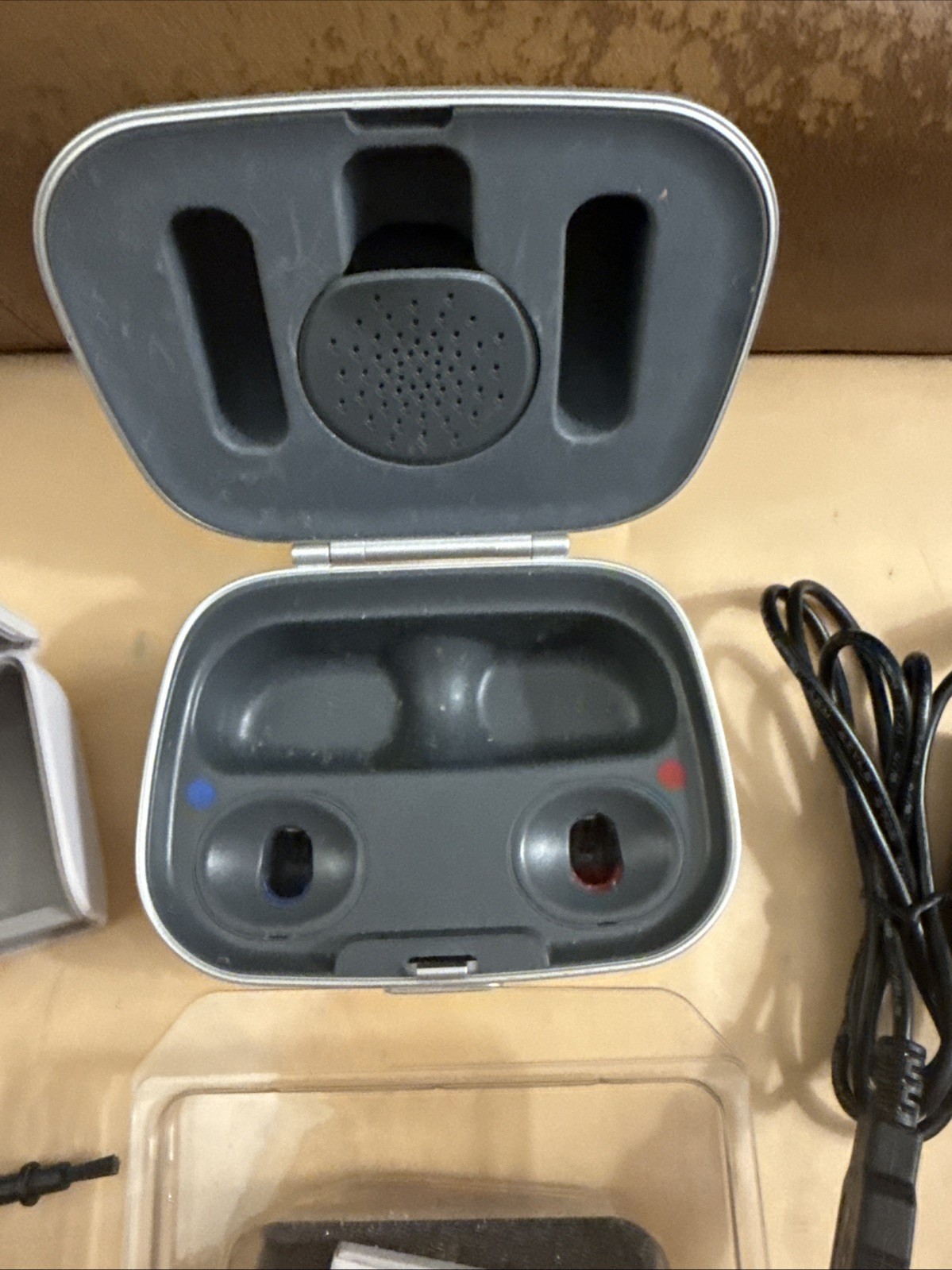 Unitron Charger Moxi Charging Case With cable and plug Travel Case Plus